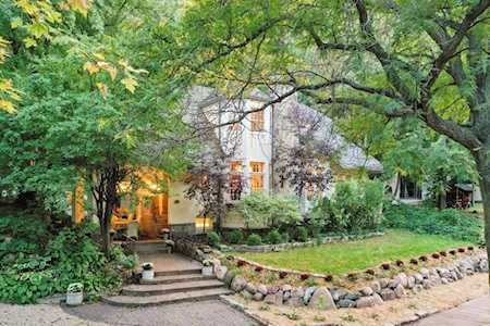 735 Kenwood Parkway Minneapolis, MN 55403