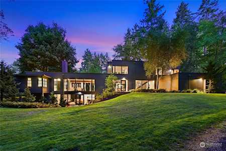 10113 NE Kitsap St Bainbridge Island, WA 98110