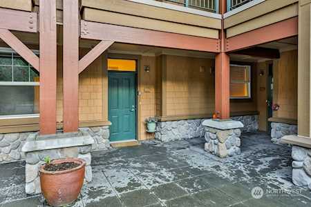 1000 Cabin Creek Ln SW #C106 Issaquah, WA 98027