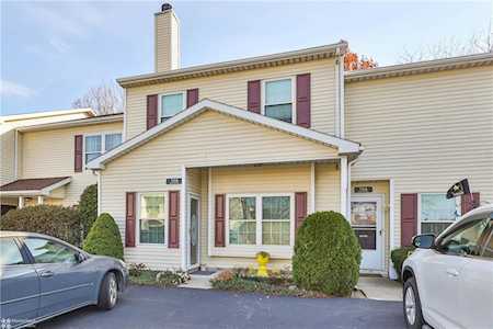 708 Briarwood Dr Bethlehem, PA 18020