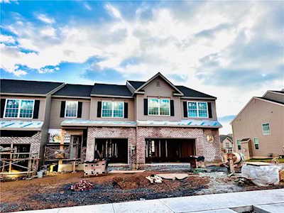 5268 Saddlebred Rd Bath, PA 18014