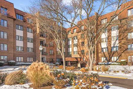 448 Raintree Ct #5D Glen Ellyn, IL 60137