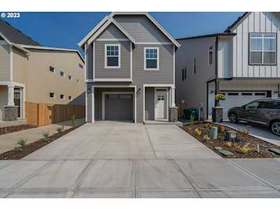 215 W Barbaras WAY Newberg, OR 97132