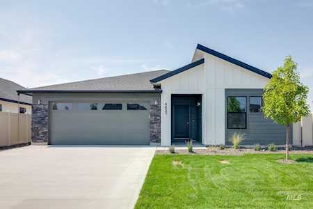 6978 W Grand Rapid Dr Meridian, ID 83646