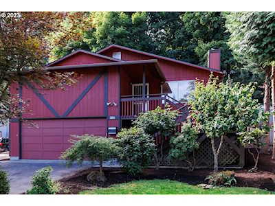 3128 SW Spring Garden ST Portland, OR 97219