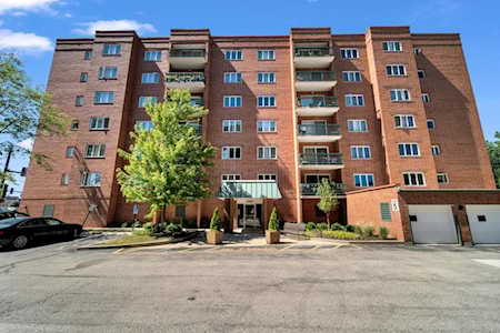 545 S River Rd #504 Des Plaines, IL 60016