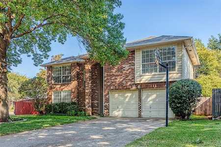 7025 Escondido Drive Arlington, TX 76016