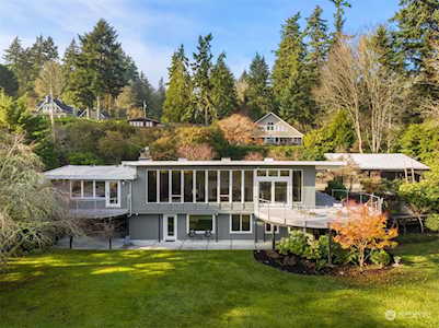 10056 NE Knight Rd Bainbridge Island, WA 98110