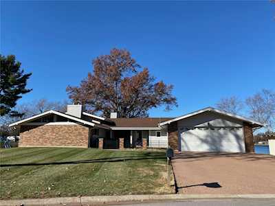 102 Crest Ct Lake St Louis, MO 63367