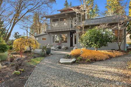 361 Ferncliff Ave NE Bainbridge Island, WA 98110