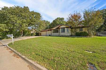 536 Oak Park Drive Hurst, TX 76053