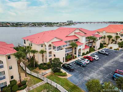 450 Bouchelle Dr #202 New Smyrna Beach, FL 32169