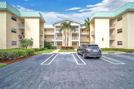 10 Colonial Club Dr #305 Boynton Beach, FL 33435
