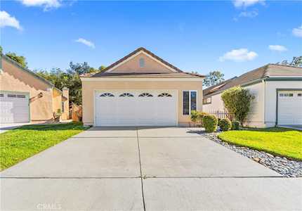 8 Indian Hill Ln Laguna Hills, CA 92653