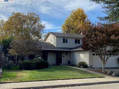 5586 Paseo Navarro Pleasanton, CA 94566