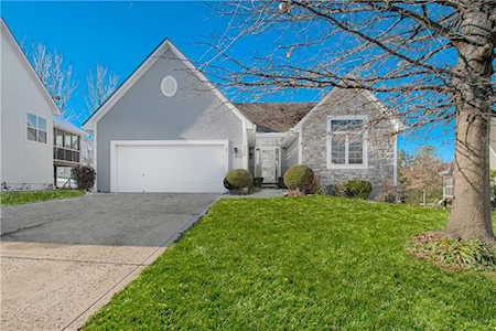 908 SW Sara Circle Lee's Summit, MO 64081