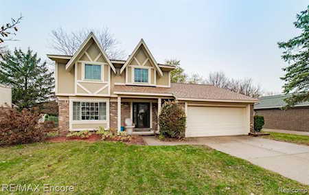5223 Timber Ridge Trl Clarkston, MI 48346