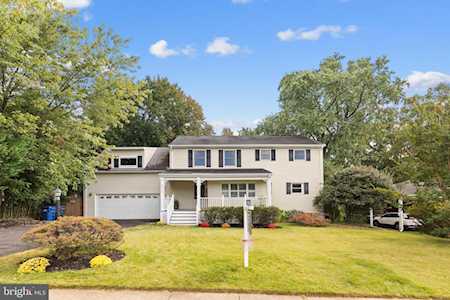 6049 Brook Dr Falls Church, VA 22044