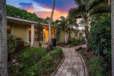 1617 Poinsettia Dr Fort Lauderdale, FL 33305