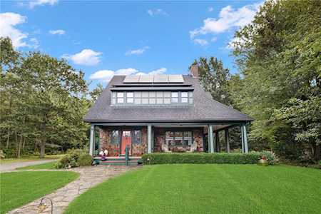 9 Meadow Ln Jamestown, RI 02835