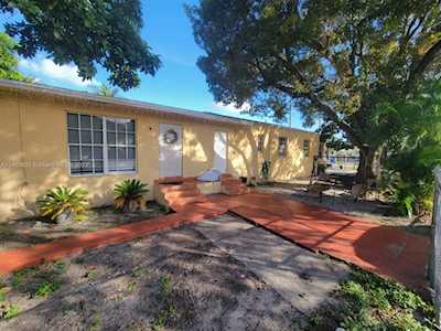 2779 NW 4th Ter Miami, FL 33125