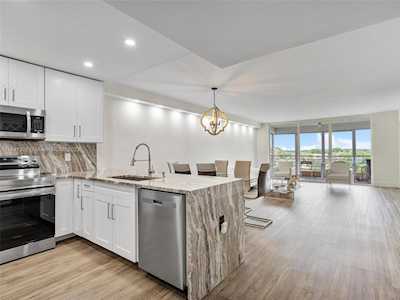 3980 Oaks Clubhouse Dr #501 Pompano Beach, FL 33069