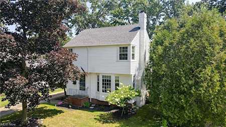 527 Juneway Dr Bay Village, OH 44140
