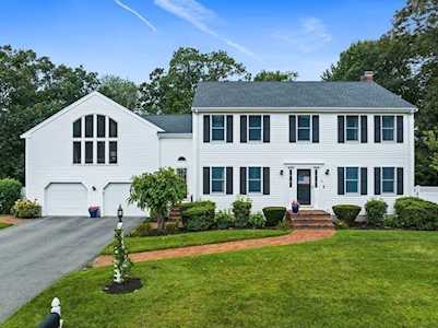 21 Weyfair Path Weymouth, MA 02190
