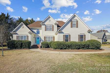 8252 Deer Dr Harrisburg, NC 28075