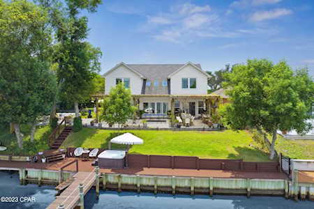 1718 Country Club Dr Lynn Haven, FL 32444