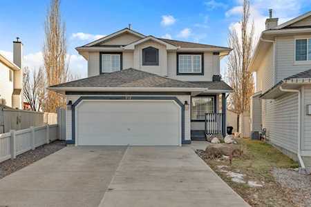 312 Mt Selkirk Close SE Calgary, AB T2Z2P7