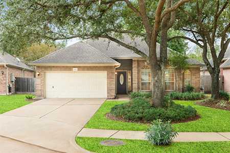 9010 Red Hawk Cir Circle Houston, TX 77064