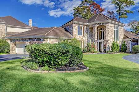 2742 N Southern Oaks Dr Houston, TX 77068