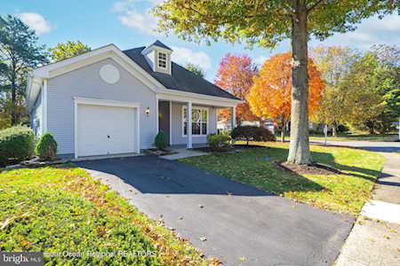 26 Spring Valley Dr Lakewood, NJ 08701