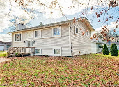 10524 Wallace Lake Dr Hartland Twp, MI 48114