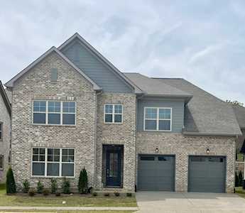 2027 Blackstone Drive Hendersonville, TN 37075