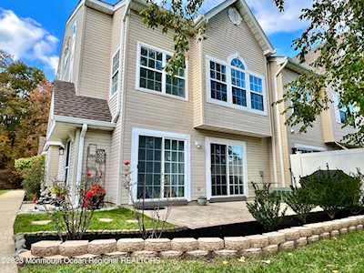 40 Dover Ct Tinton Falls, NJ 07712