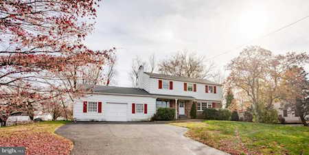 711 Canterbury Ln Horsham, PA 19044