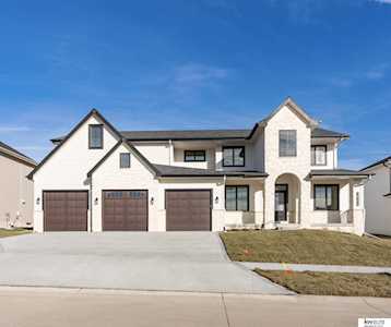 18204 Corby St Omaha, NE 68022