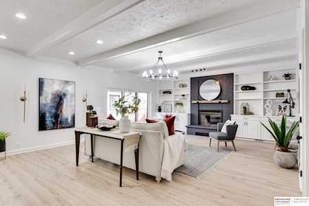8504 Douglas St Omaha, NE 68114