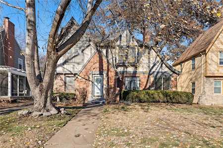 716 E Gregory Blvd Kansas City, MO 64131
