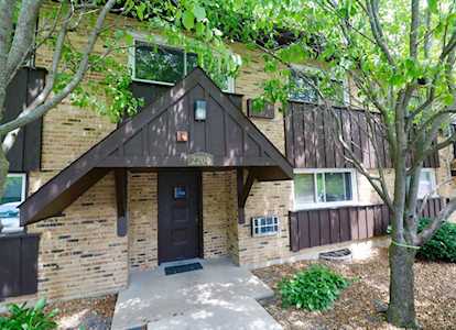 2204 Arbor Circle #23 Downers Grove, IL 60515