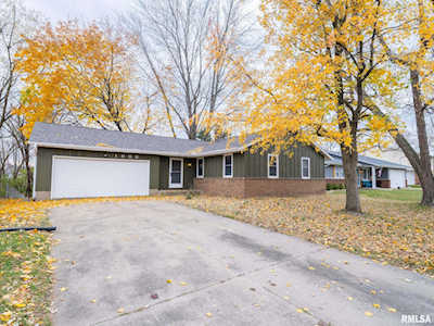 1906 Brentwood Dr Washington, IL 61571