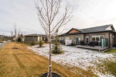 125 Sierra Morena Manor SW Calgary, AB T3H 1S9