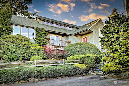 311 Eagle Place NE Bainbridge Island, WA 98110