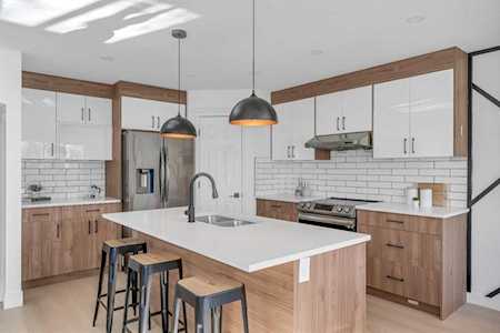 193 Hidden Creek Rd NW Calgary, AB T3A 6L7