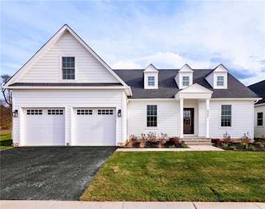 4327 Stonebridge Dr Bethlehem, PA 18015
