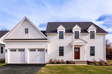 4331 Stonebridge Dr Bethlehem, PA 18015