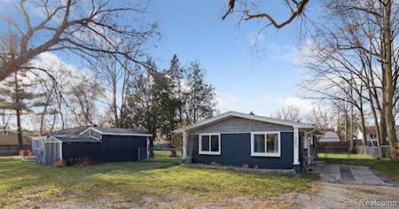 46645 Dequindre Rd Rochester Hills, MI 48307