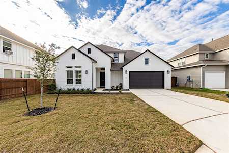 555 Round Valley TRL Liberty Hill, TX 78628